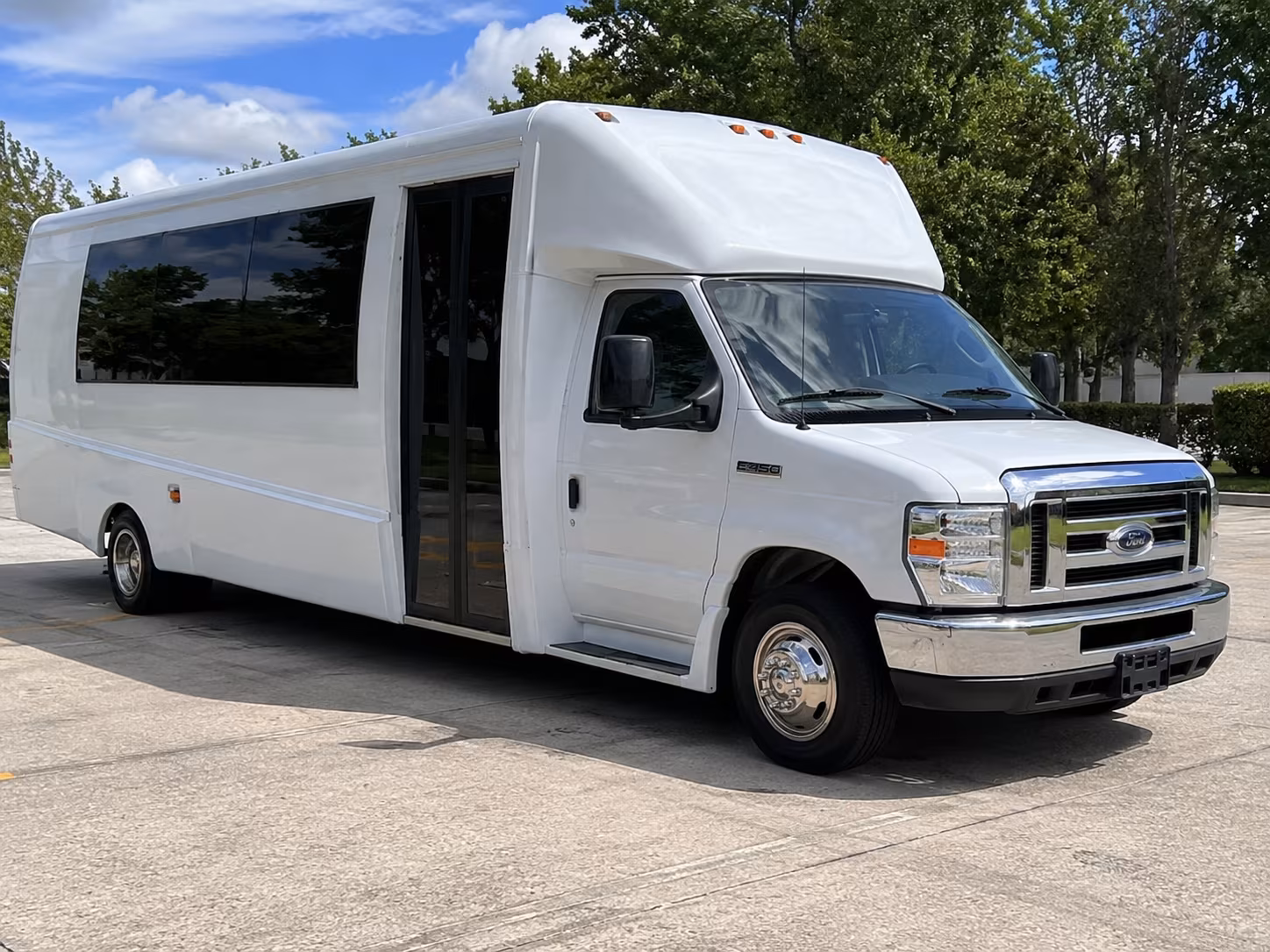 Spokane Valley Birthday, Sweet 16, & Quinceañera Transportation party bus exterior